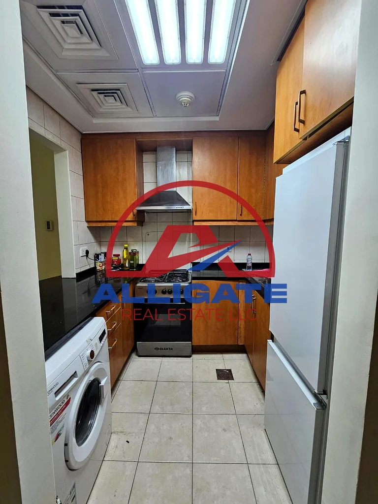 8 Wardrobes well maintained studio for rent.63729499638658114