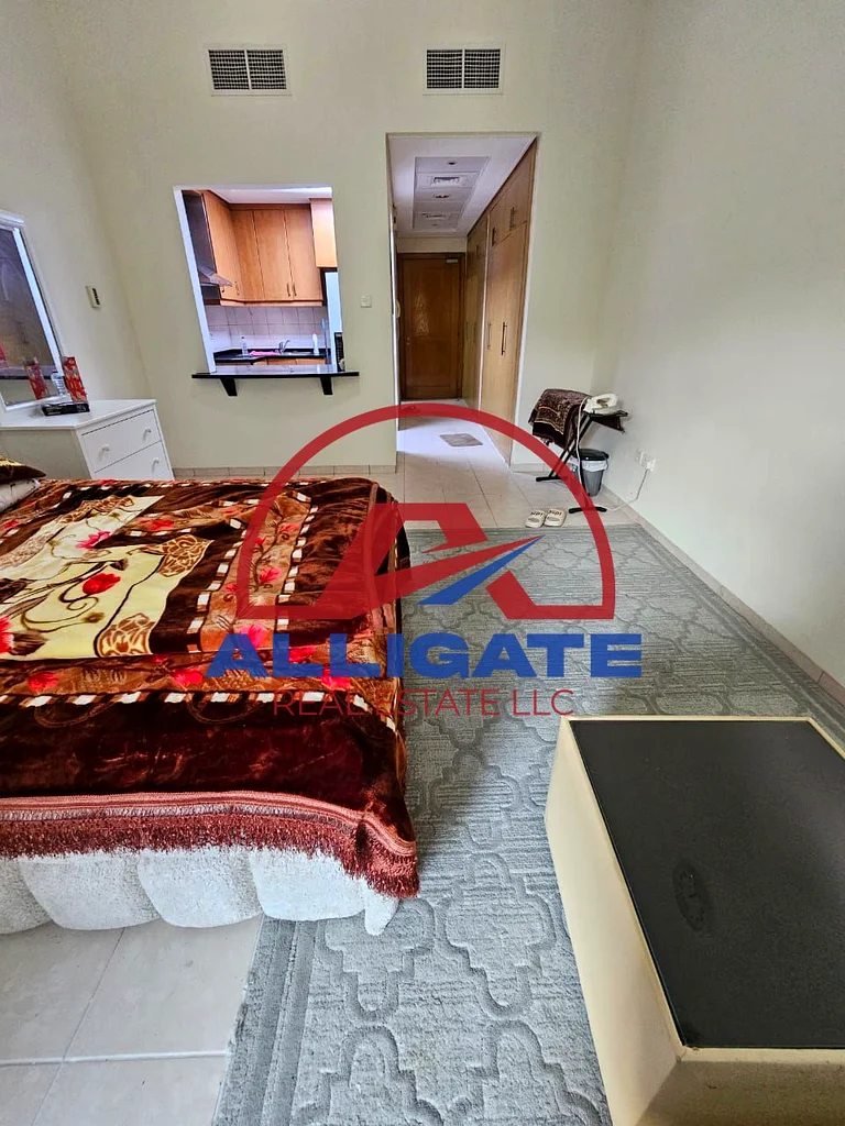 8 Wardrobes well maintained studio for rent.63729499638658113