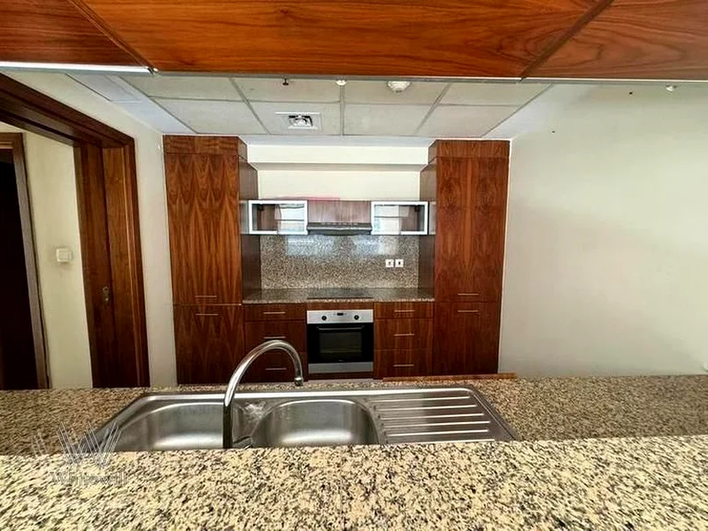 Marina View | Spacious Layout | Vacant63773631604226113