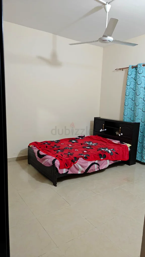 غرفة مفروشة بالكامل مع تكييف مركزي للوافدين الهنود العزاب63796791937411112