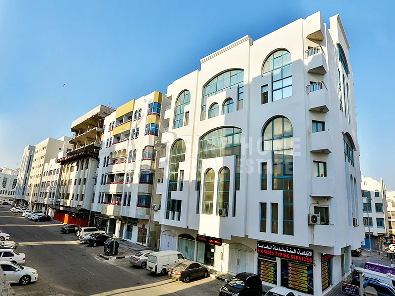 مبنى تجاري للبيع | 7 طوابق | 28 شقة | 4 مكاتب63822517065473113