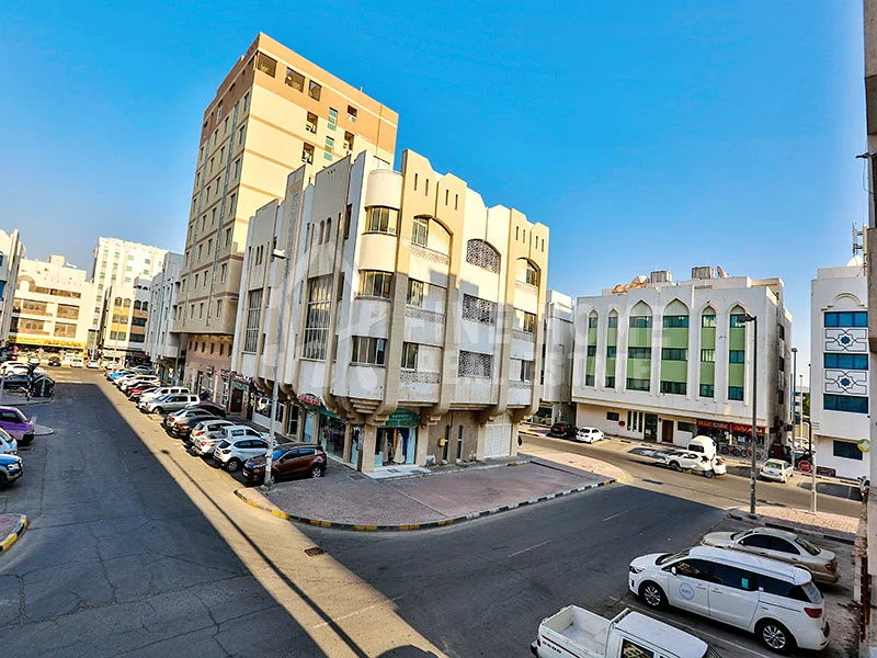 مبنى تجاري للبيع | 7 طوابق | 28 شقة | 4 مكاتب63822517065473114