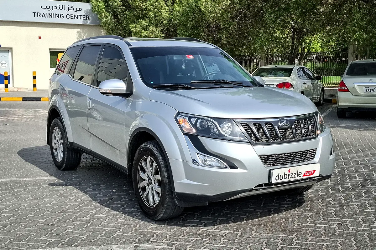 Mahindra XUV 500 2018 — photo 1 of 14