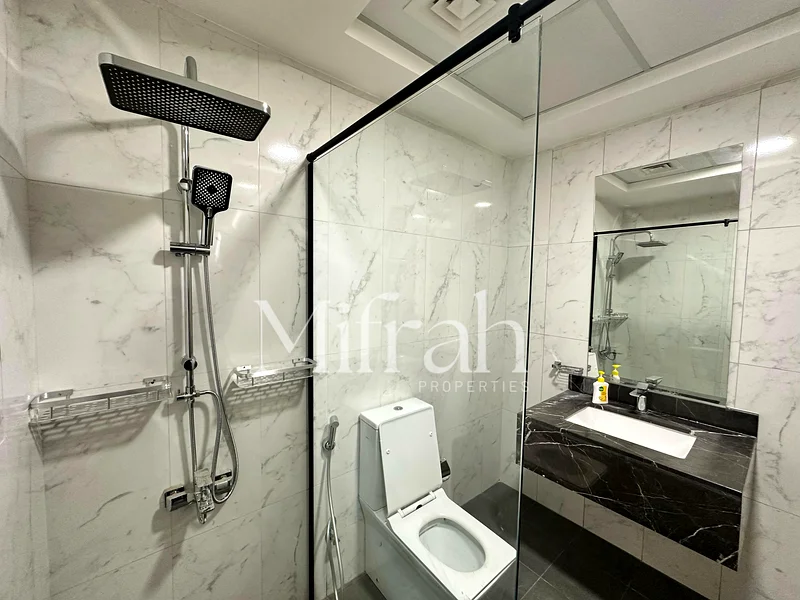 Modern Studio I Serenity Lakes 5 I Prime JVC Location63778351143811114