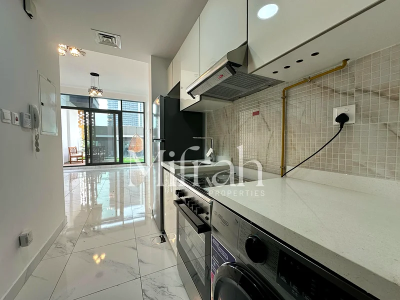 Modern Studio I Serenity Lakes 5 I Prime JVC Location63778351143811111