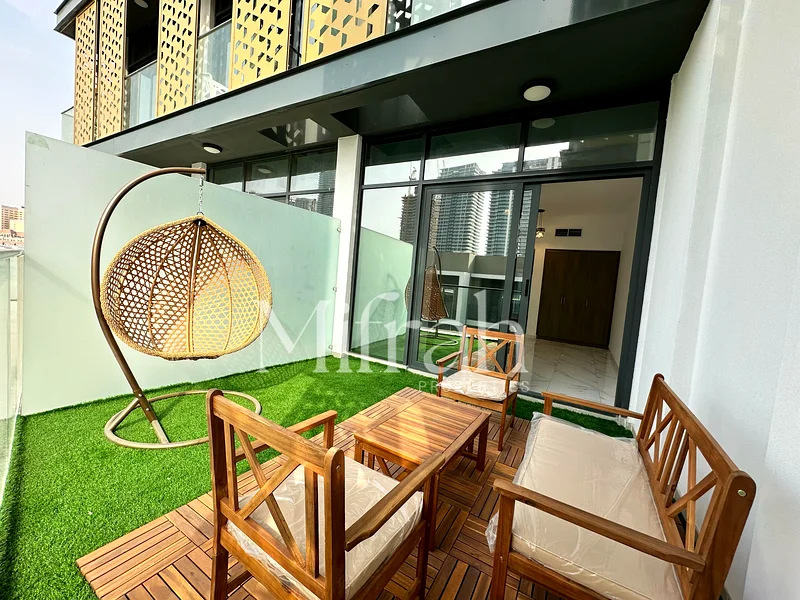 Modern Studio I Serenity Lakes 5 I Prime JVC Location63778351143811113