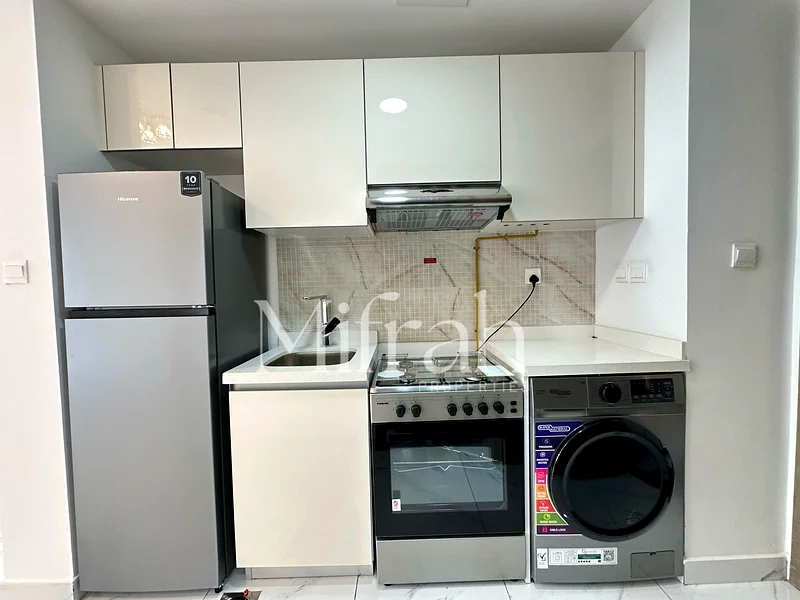 Modern Studio I Serenity Lakes 5 I Prime JVC Location63778351143811112