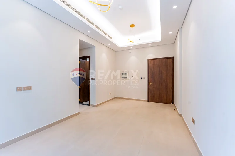 شاغرة | جديدة بالكامل | تشطيبات عصرية | طابق منخفض63728817609219113