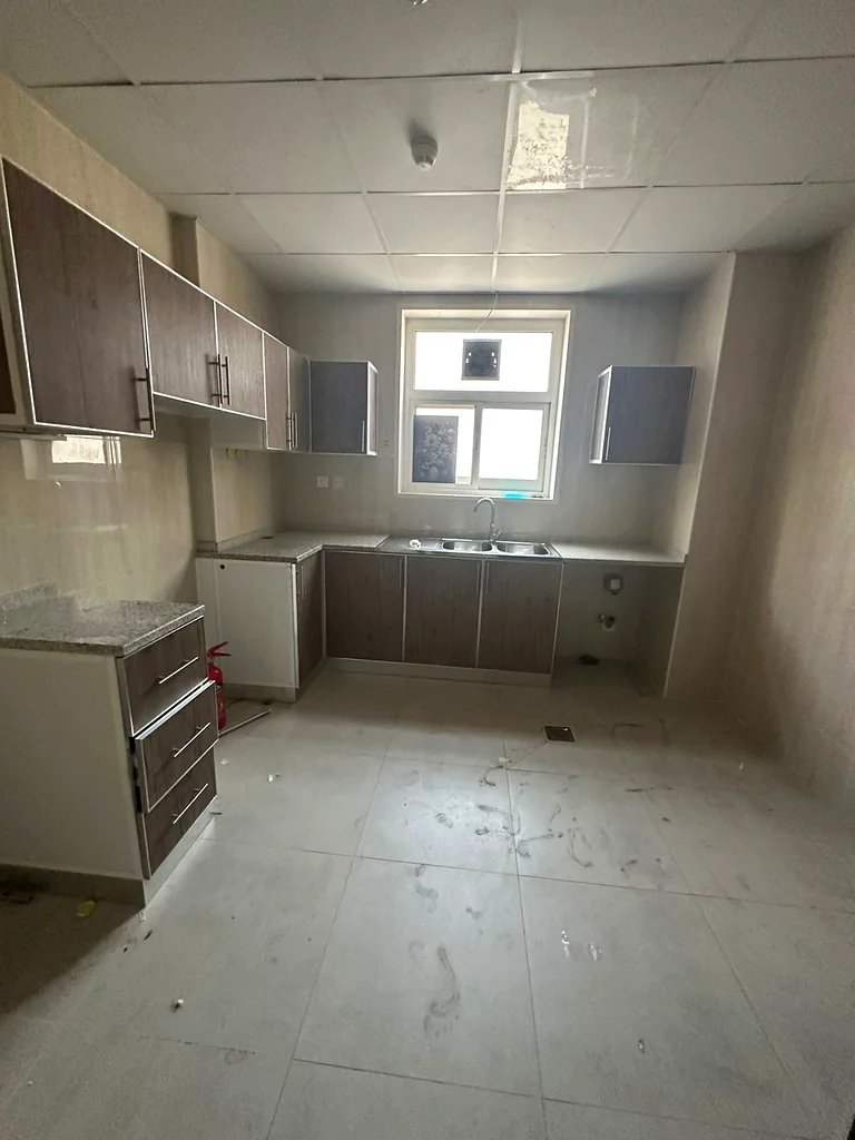 Two rooms, a hall with a hall and three bathrooms63719334916867113