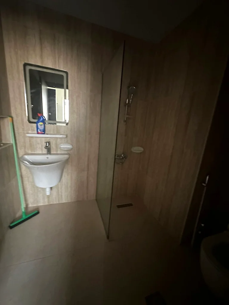 Two rooms, a hall with a hall and three bathrooms63719334916867110