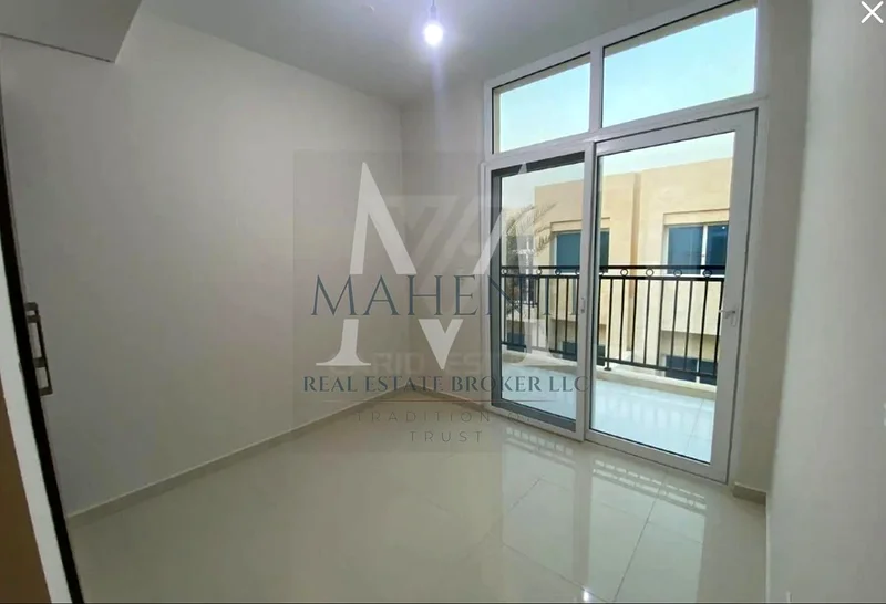 شاغرة جاهزة للانتقال 3 غرف نوم، 3 حمامات غسيل غرفة 2 مواقف للسيارات63741058181891111