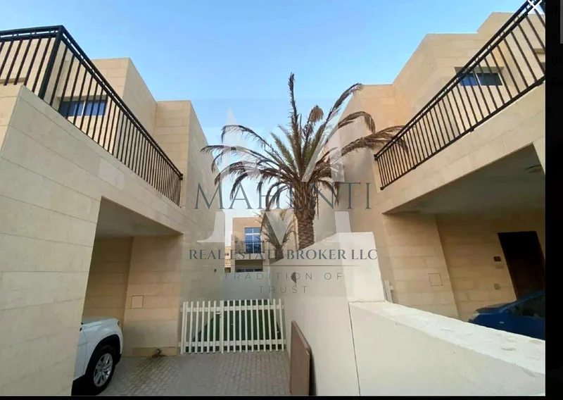 شاغرة جاهزة للانتقال 3 غرف نوم، 3 حمامات غسيل غرفة 2 مواقف للسيارات63741058181891110
