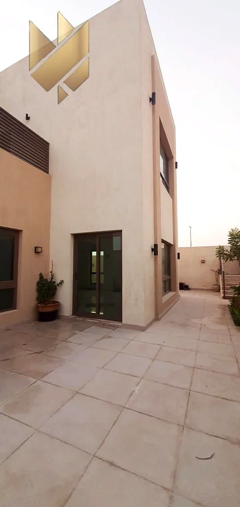 فيلا جديدة في تلال 4 غرف نوم و4 حمامات63812706995843114