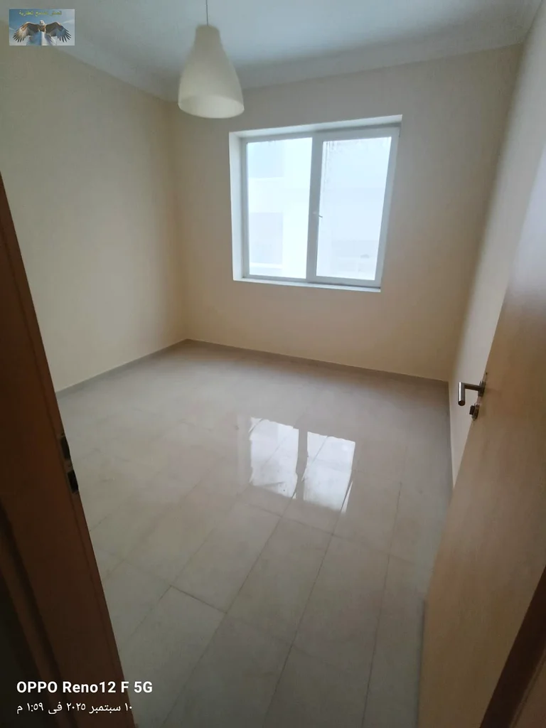 Apartment for Rent in Al Jurf 2 – Ajman, spacious 2BHK with 2 bathrooms, wardrobes, balcony, near Al Aqsa School, only 43K in 4 payments63714836773505112