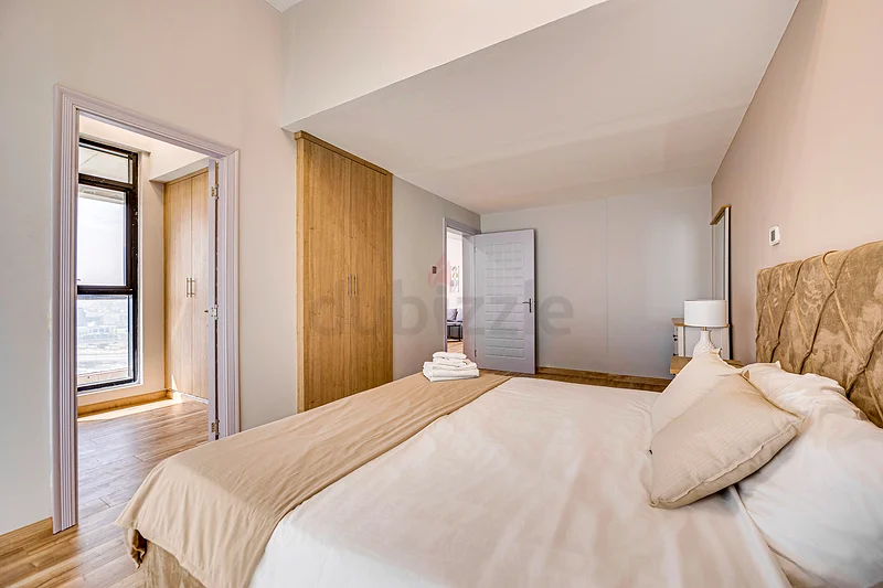 1BD plus study in Escan Tower High Floor Vacant !64039813442305112