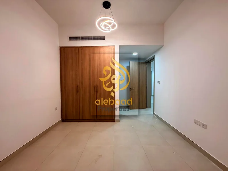 شقة فاخرة جديدة كليًا بغرفة نوم واحدة وبمساحة واسعة متوفرة في مبنى عائلي مع شرفة، احجز الآن63727027939201114