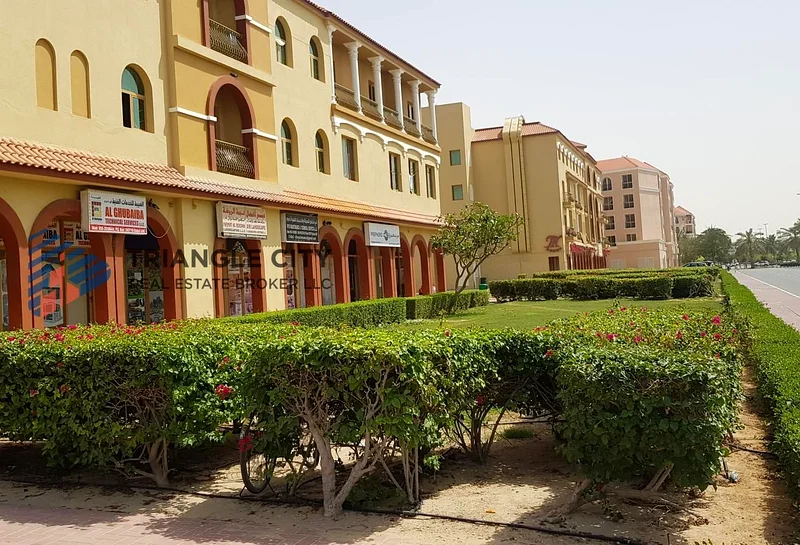 شقة من غرفة نوم واحدة مع شرفتين للبيع في كلاستر إسبانيا63992515666817110