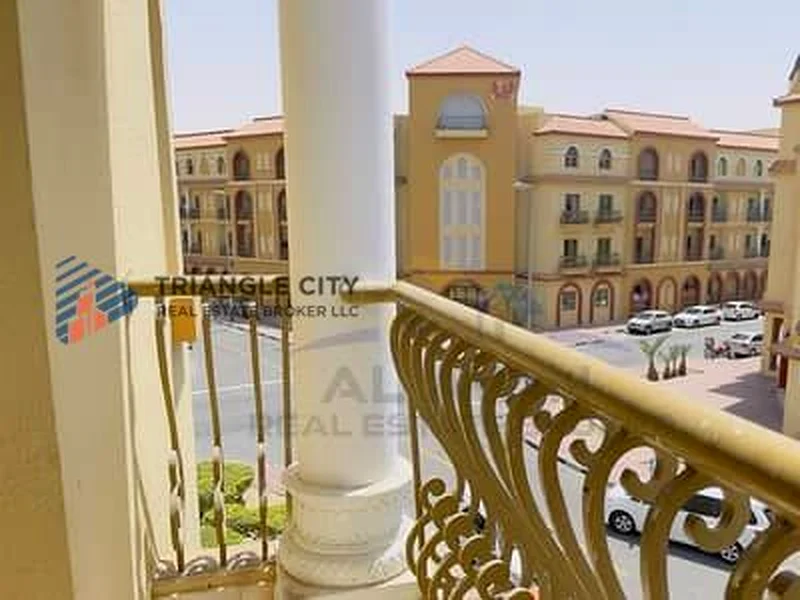 شقة من غرفة نوم واحدة مع شرفتين للبيع في كلاستر إسبانيا63992515666817113