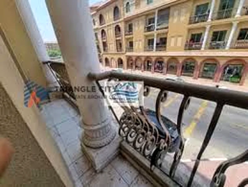شقة من غرفة نوم واحدة مع شرفتين للبيع في كلاستر إسبانيا63992515666817114