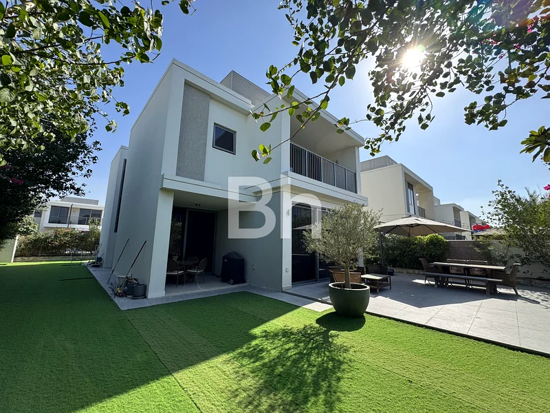 Extended Living Area | Corner | Big Plot64046332732289110