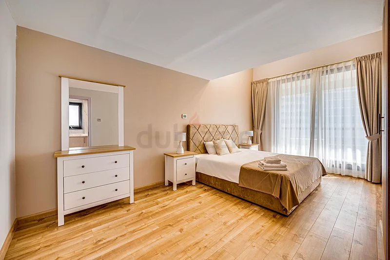 1BD plus study in Escan Tower High Floor Vacant !64039813442305111