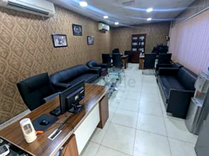 مرآب متاح للإيجار الشهري في منطقة مصفح الصناعية63822517091971112