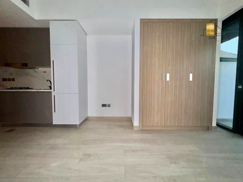 ميسورة التكلفة | تراس كبير | شقة بتصميم شبه مفروشة | مايدان63803743284483111