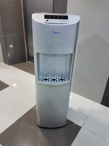Bottom load water dispenser