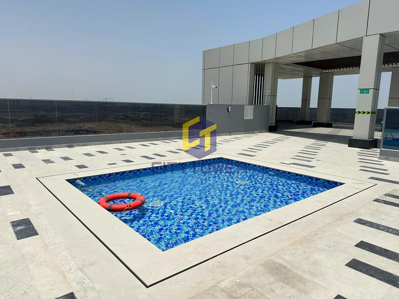 شقة ركنية 2 غرفة نوم + مخزن ومطبخ مغلق متاحة للإيجار بجانب بلازا المulla63755891810563112