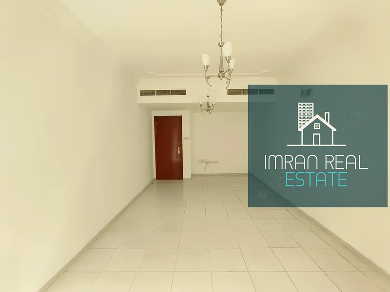 شقة واسعة مكونة من غرفتي نوم مع غرفة نوم رئيسية - صالة رياضية وحمام سباحة مجانيان - مع شرفة - بإطلالة مفتوحة - متاحة في موقع مميز63811389186689113