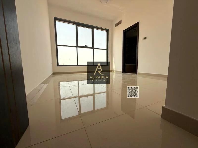 مبنى جديد، أول ساكن في الجرف 363714352497666111