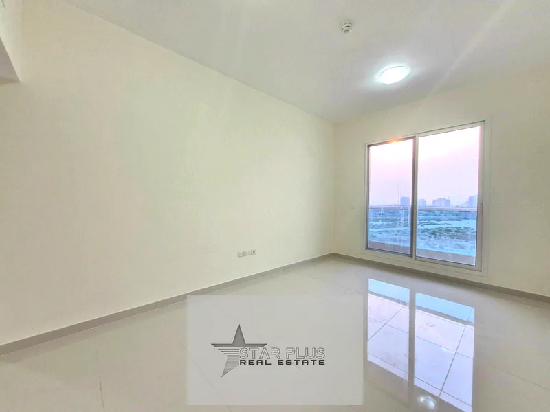 شقة فاخرة وواسعة جدًا مكونة من غرفتي نوم قرب المخرج مع مسبح و موقف سيارات63730149729153114