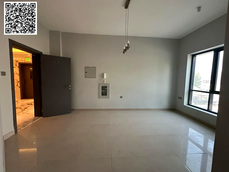 الغرفة الرئيسية الأكثر فخامة، وغرفة المعيشة، أول ساكن، مع حمامين وشرفة، و63721432250369113