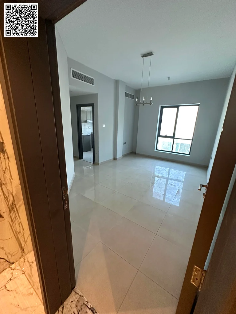الغرفة الرئيسية الأكثر فخامة، وغرفة المعيشة، أول ساكن، مع حمامين وشرفة، و63721432250369114