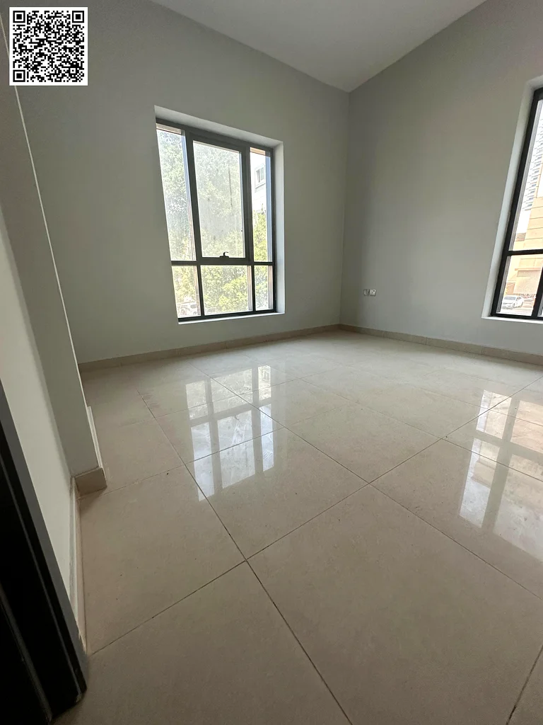 الغرفة الرئيسية الأكثر فخامة، وغرفة المعيشة، أول ساكن، مع حمامين وشرفة، و63721432250369112