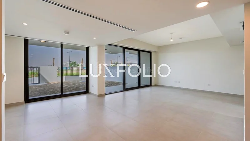 Brand new | Single Row | Huge Plot63737083574529113
