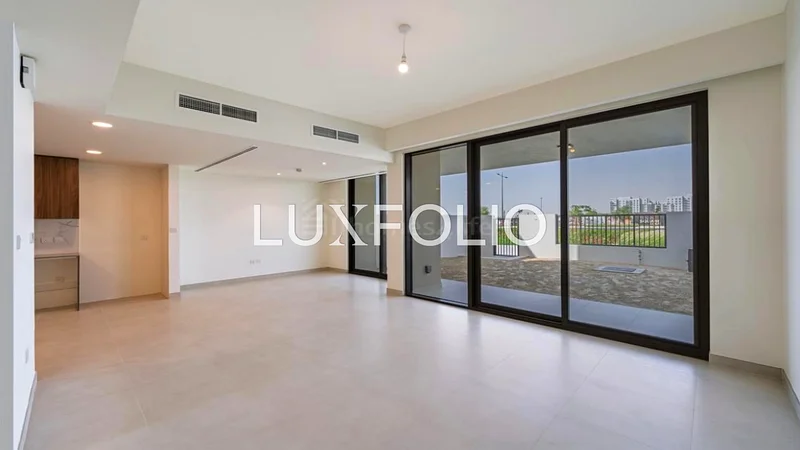 Brand new | Single Row | Huge Plot63737083574529110