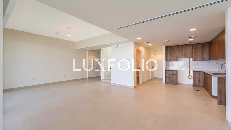 Brand new | Single Row | Huge Plot63737083574529112