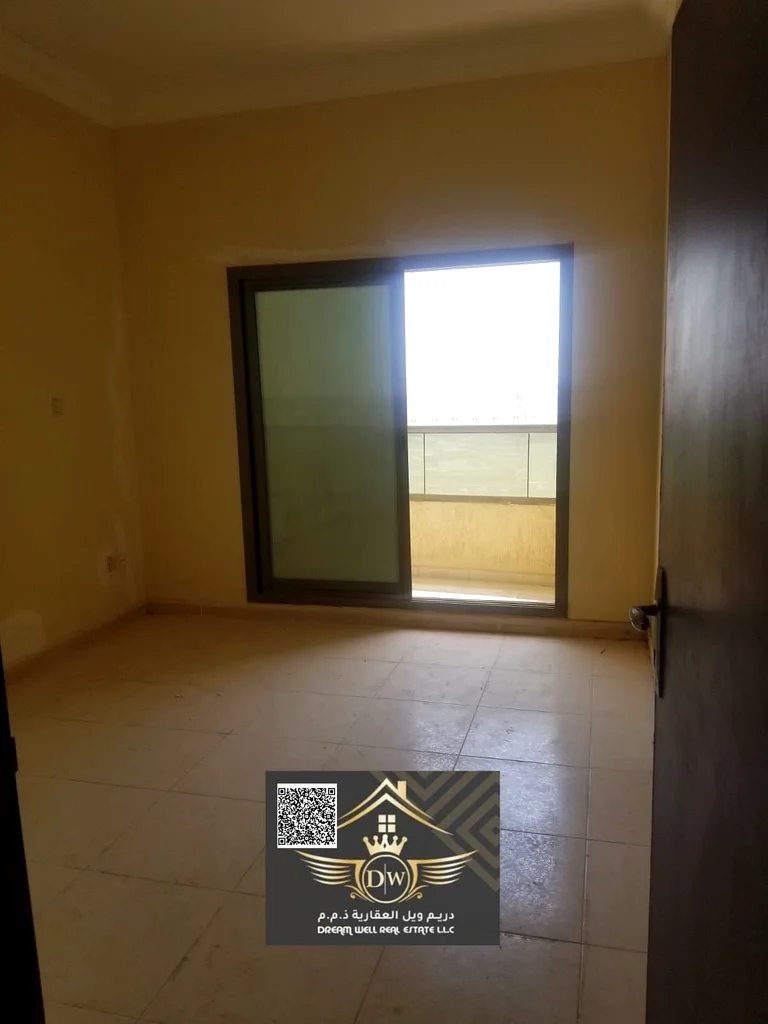 شقة مكونة من غرفتين نوم مع موقف سيارات متوفر للإيجار في مدينة الإمارات عجمان63715947624706112