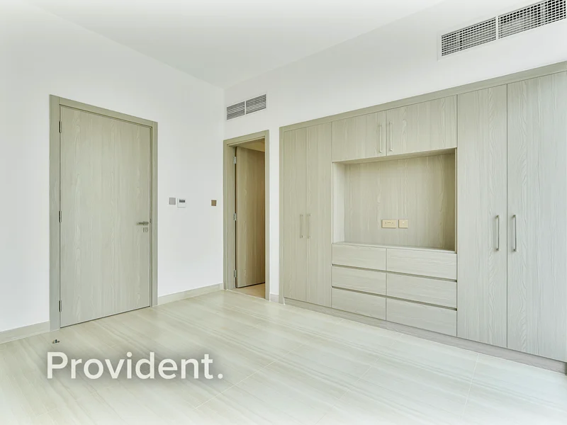 Corner Unit | Single Row | Facing The Park63971257095171112