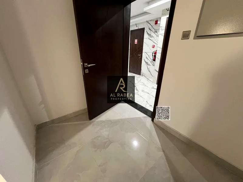 غرفتا نوم رئيسيتان جديدتان تمامًا مع خزائن مدمجة63714352644993114