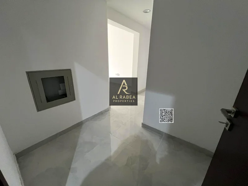 غرفتا نوم رئيسيتان جديدتان تمامًا مع خزائن مدمجة63714352644993113