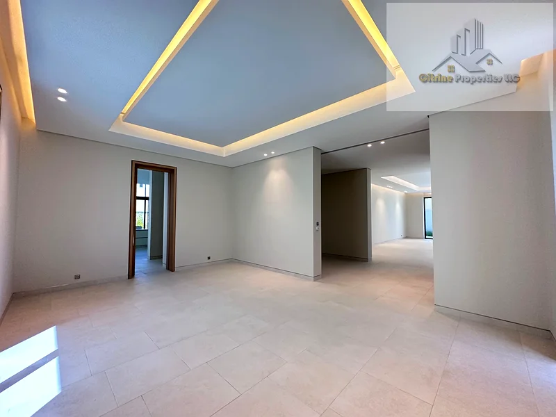 فيلا معاصرة | جديدة بالكامل | منطقة حديقة63808871436035112