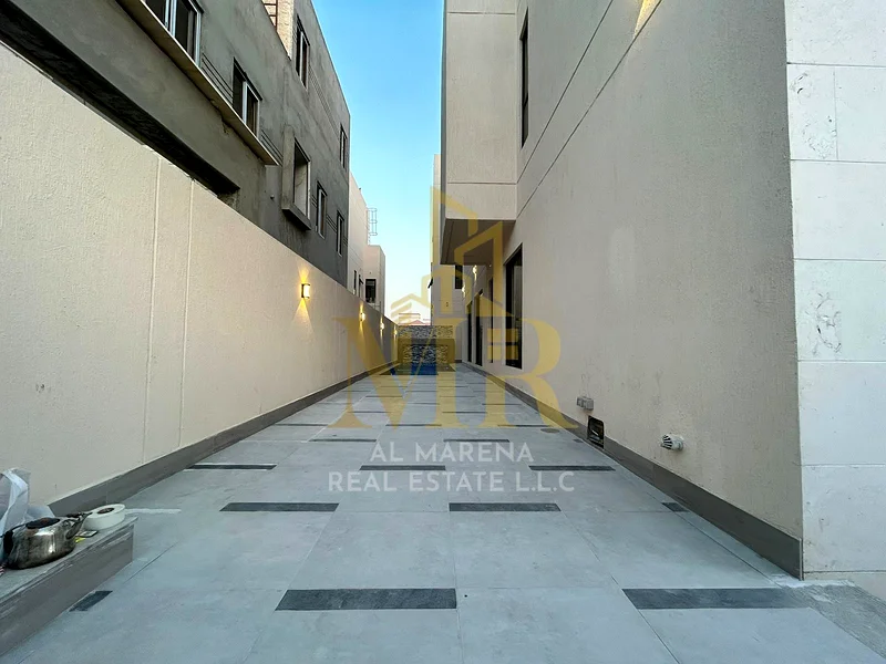 فيلا بسعر شامل للكهرباء والمياه وتكييف الهواء في الشارع الرئيسي، جاهزة للسكن في أكثر مناطق A رقيًا63884499636609113