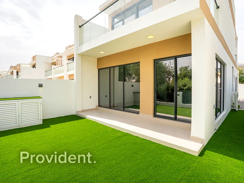 Corner Unit | Single Row | Facing The Park63971257095171110