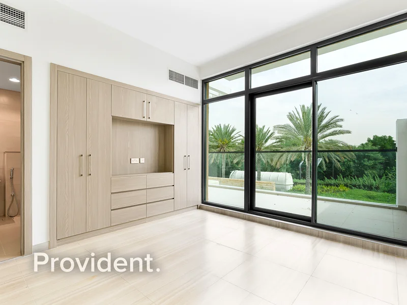 Corner Unit | Single Row | Facing The Park63971257095171111
