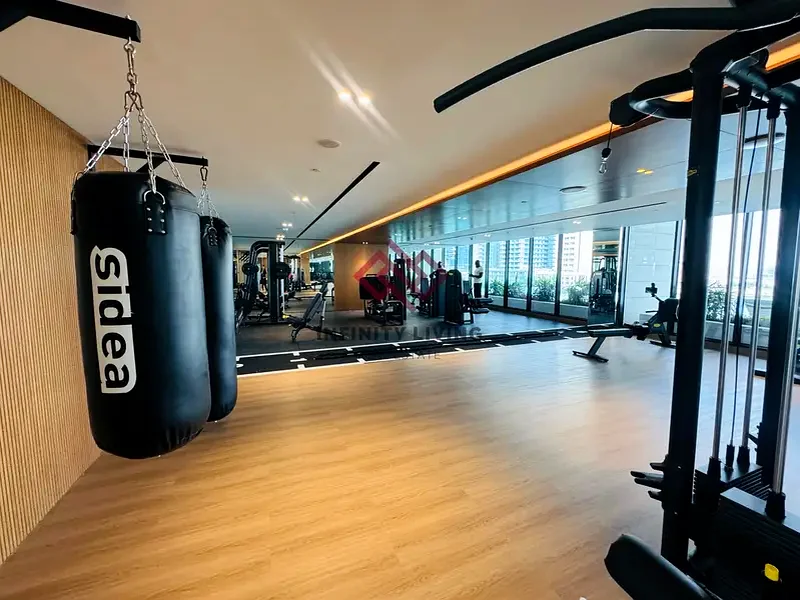 تراس ضخم | مسبح خاص | شقة فاخرة من غرفتي نوم63793791686529111