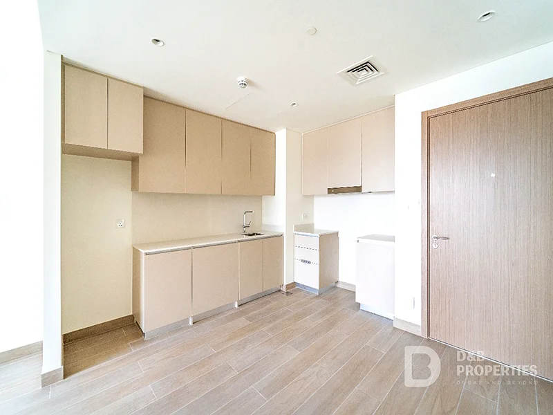 Prime Location | Spacious Low Floor Unit | Bright63760919154946113