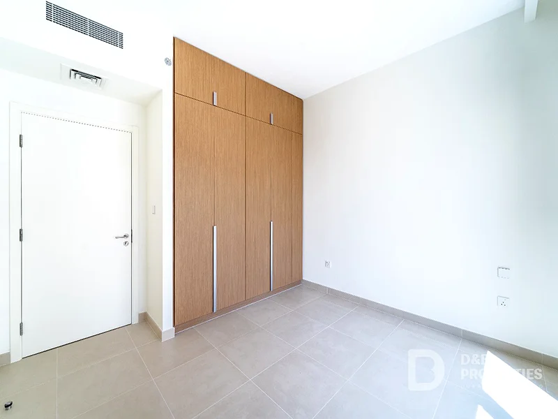 Prime Location | Spacious Low Floor Unit | Bright63760919154946114