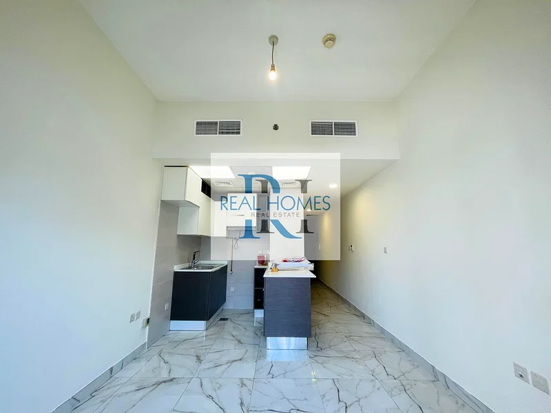 Prime Studio | Bright & Airy | Pool View63786429513857112